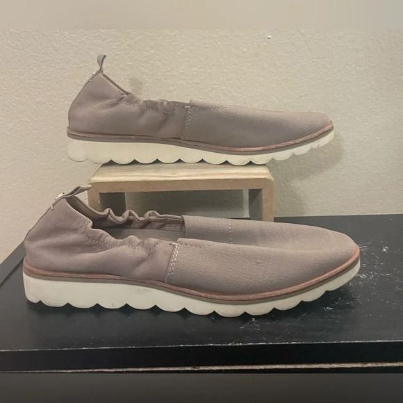 Louise et Cie Celeste Suede Slip-Ons Silt/Taupe Sz 7.5 - Picture 1 of 8